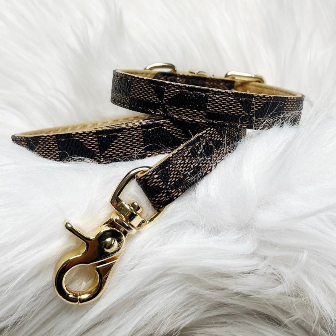 Chewy Vuitton CoCo | Collar - Leash